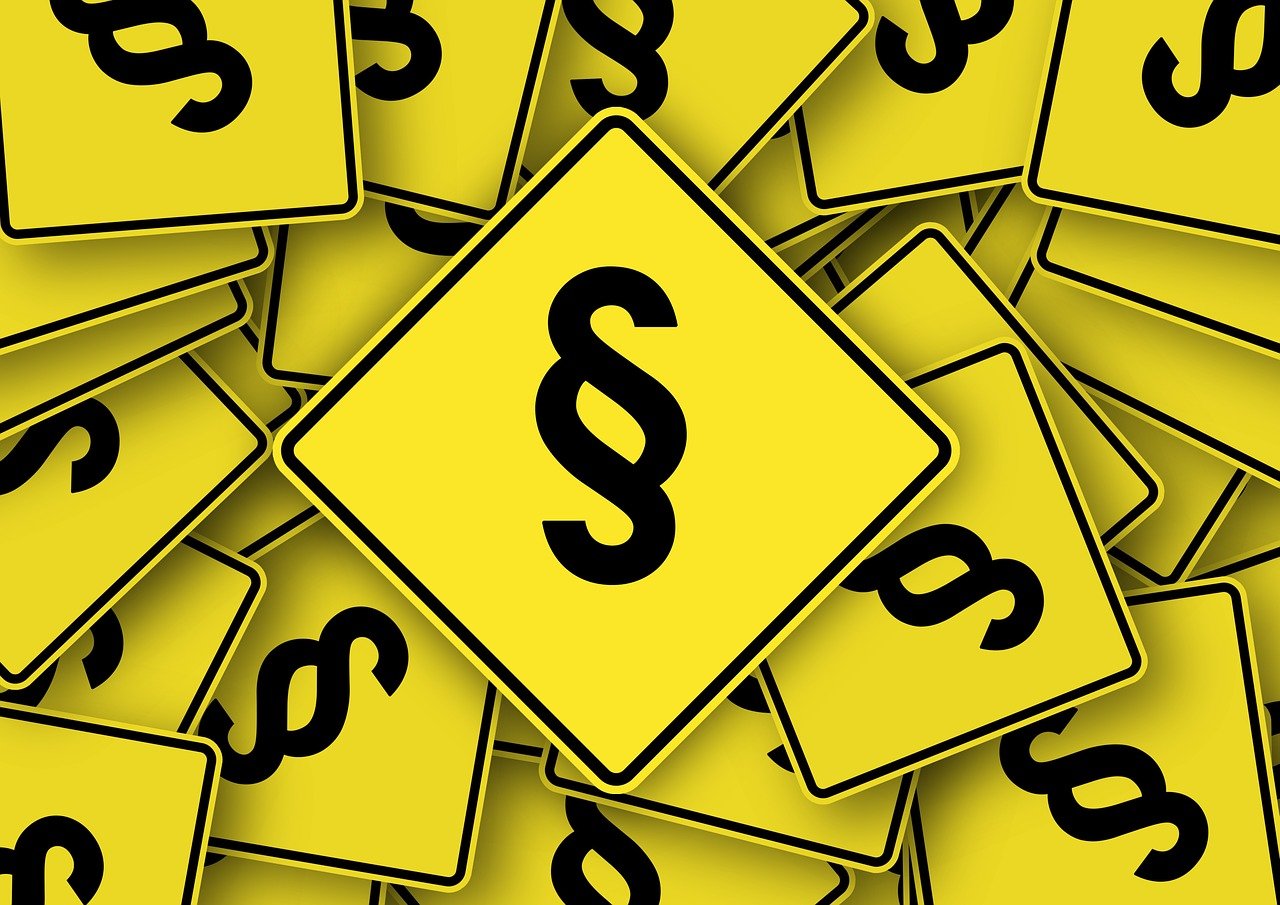 金镯失色风波,路人拾金不昧反遭起诉,法律与道德的边界探讨 金镯失色风波,路人拾金不昧反遭起诉,法律与道德的边界探讨