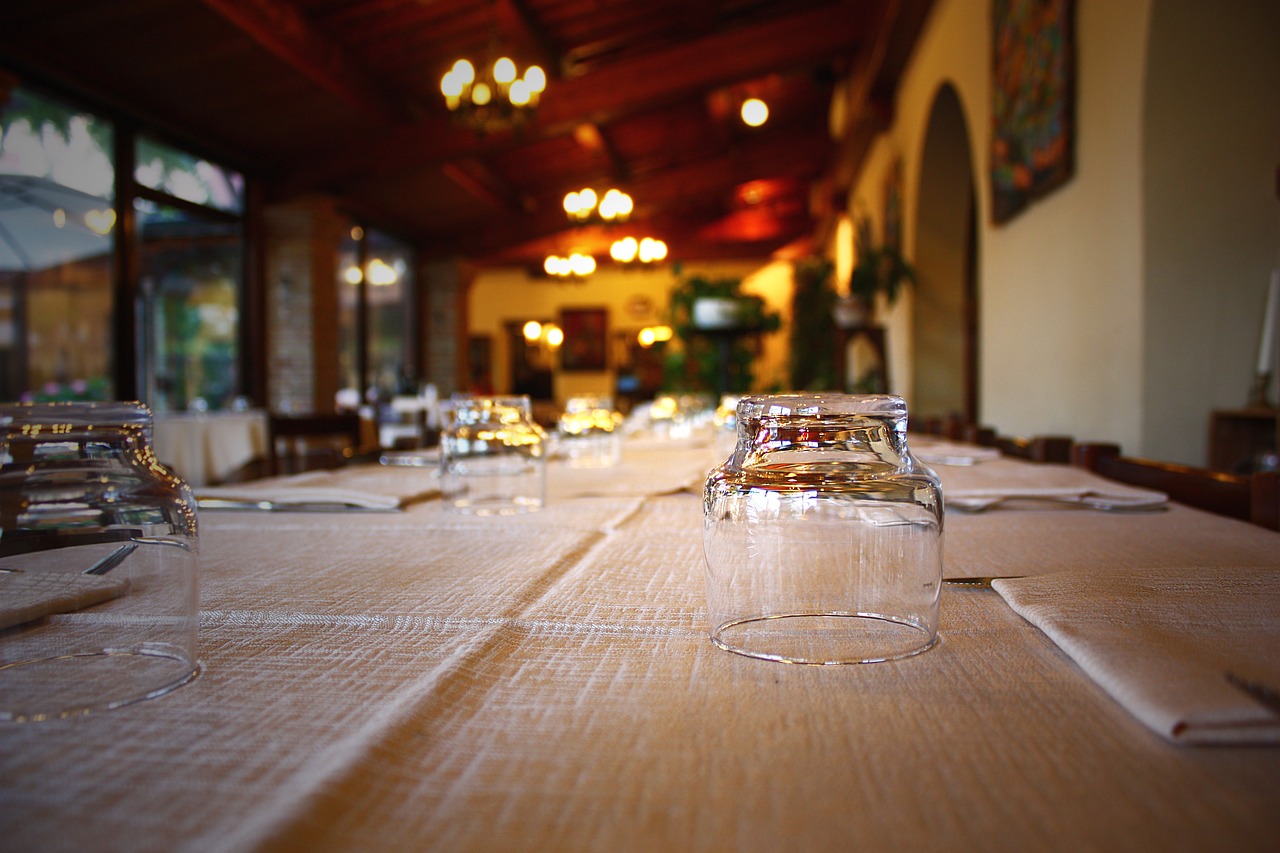 长沙公交站台奇怪座椅引吐槽,城市家具的尴尬与创新之辩 长沙公交站台奇怪座椅引吐槽,城市家具的尴尬与创新之辩