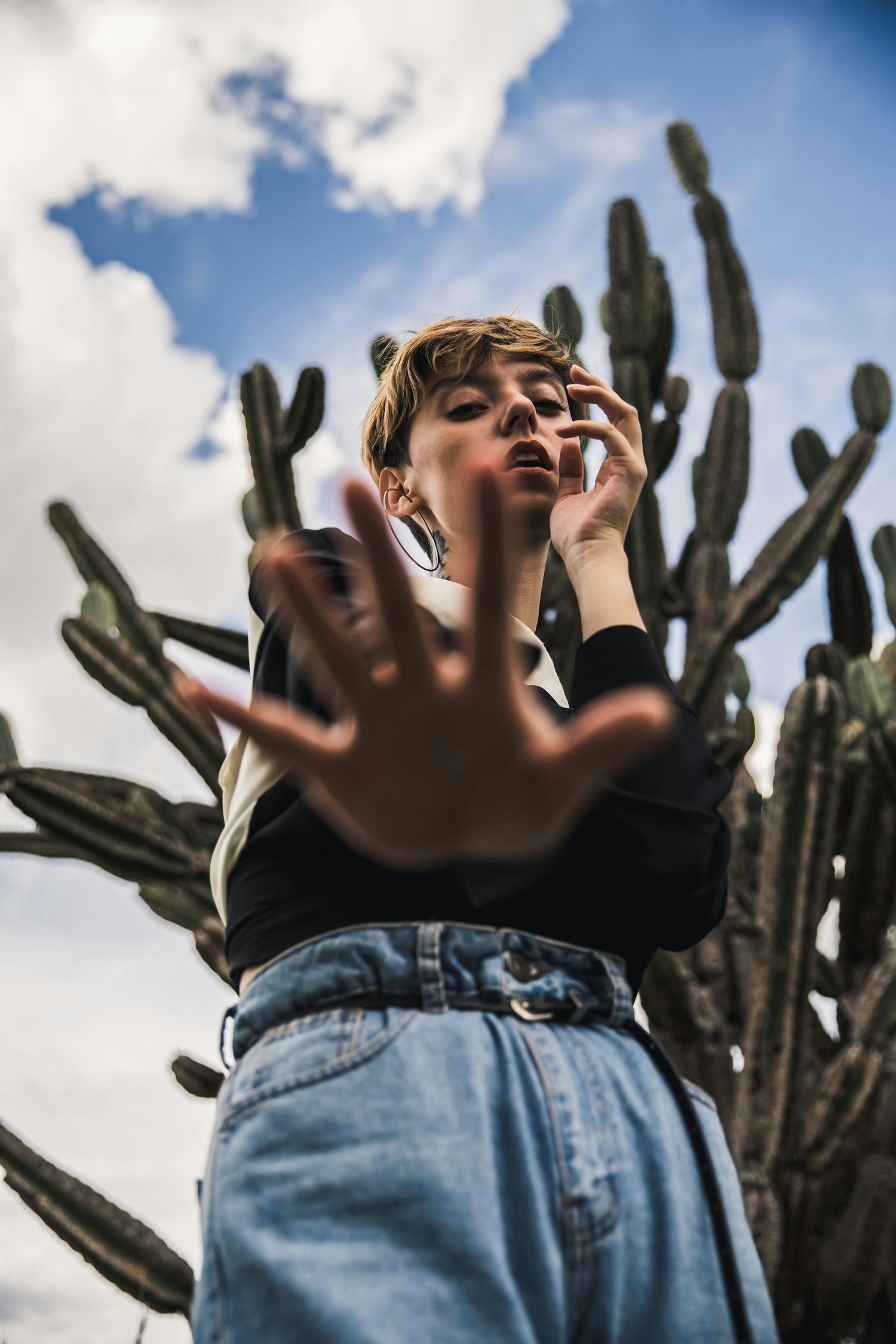 肖战赴约米兰时装周,一场时尚与艺术的跨界盛宴 肖战赴约米兰时装周,一场时尚与艺术的跨界盛宴