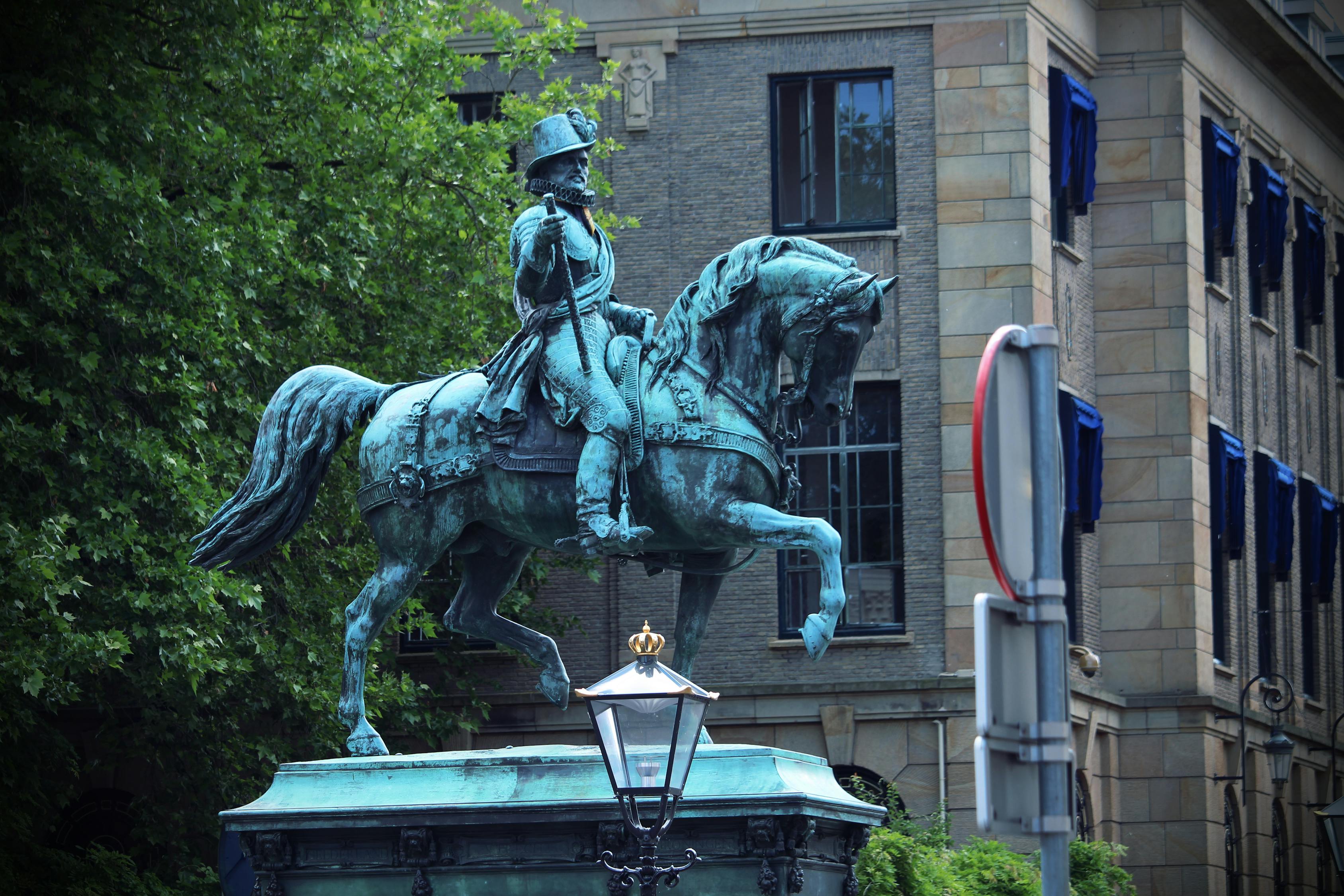 杜特尔特已被带往荷兰海牙,一场国际法律与政治的风暴 杜特尔特已被带往荷兰海牙,一场国际法律与政治的风暴