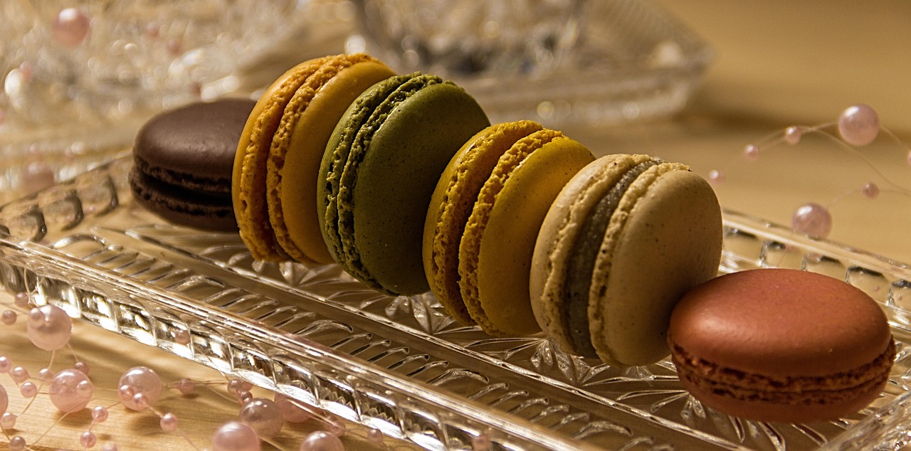 探索语言的奥秘，如何用英语表达他已经吃过午饭了