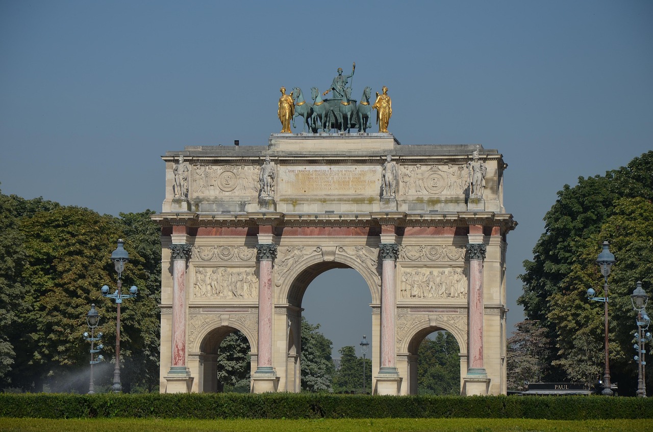 探索中国建筑的瑰宝,英文介绍与文化解读 探索中国建筑的瑰宝,英文介绍与文化解读