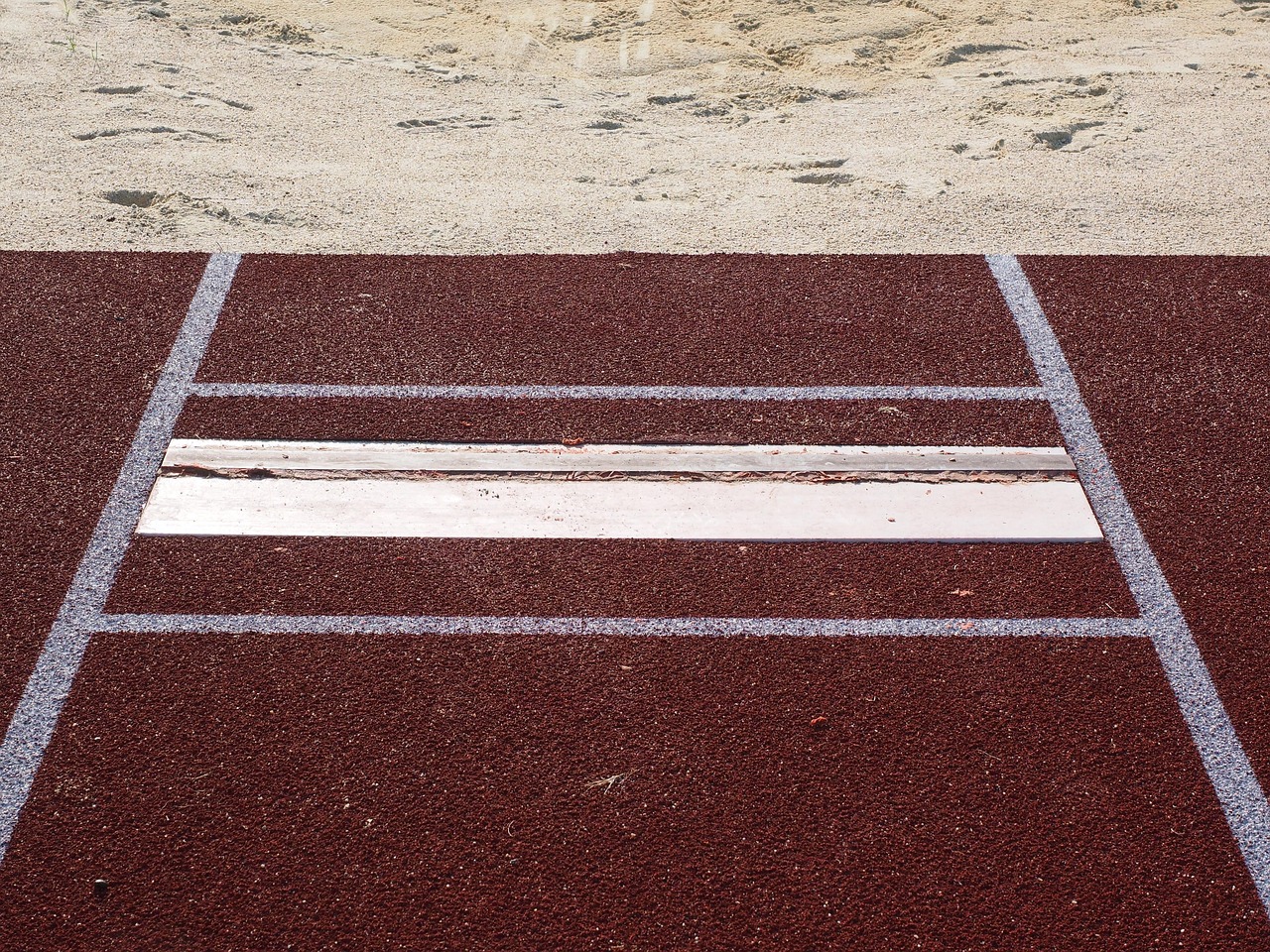 田径场上的速度与力量,深入解析田赛与径赛的区别 田径场上的速度与力量,深入解析田赛与径赛的区别