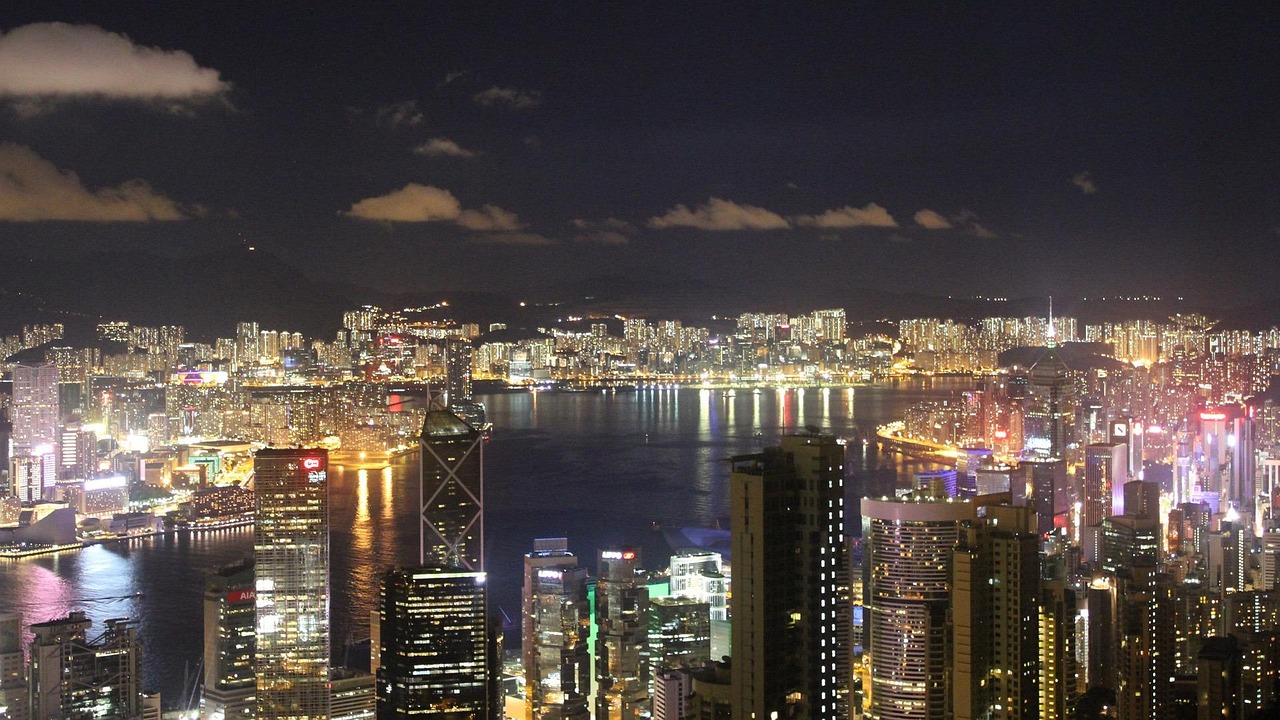 探索香港的夜生活，今晚香港出什么？