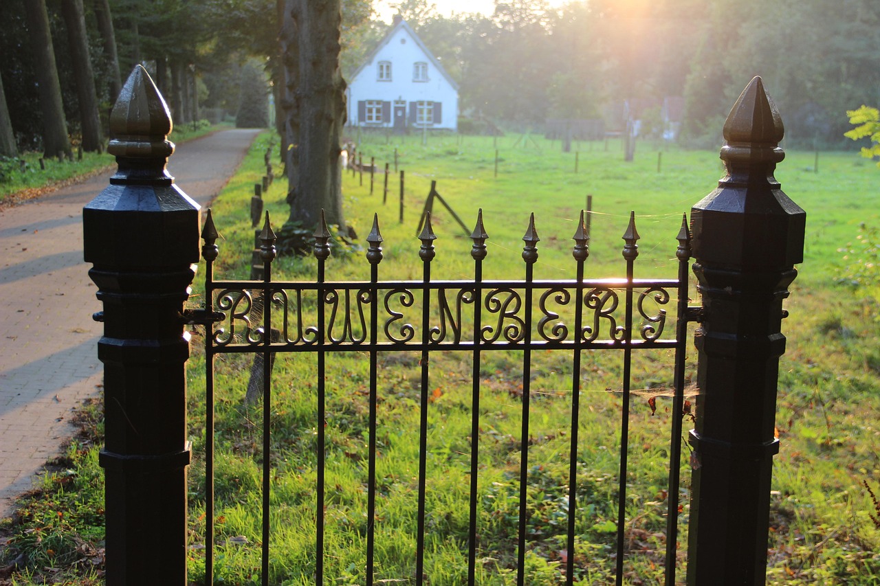 篮球场网格围栏高度，安全与功能性的平衡