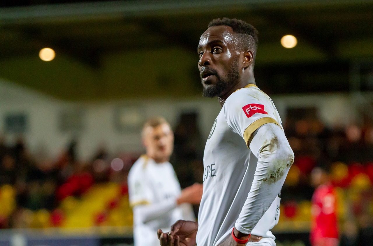 羽毛球的魅力,为什么人们如此热爱这项运动 羽毛球的魅力,为什么人们如此热爱这项运动